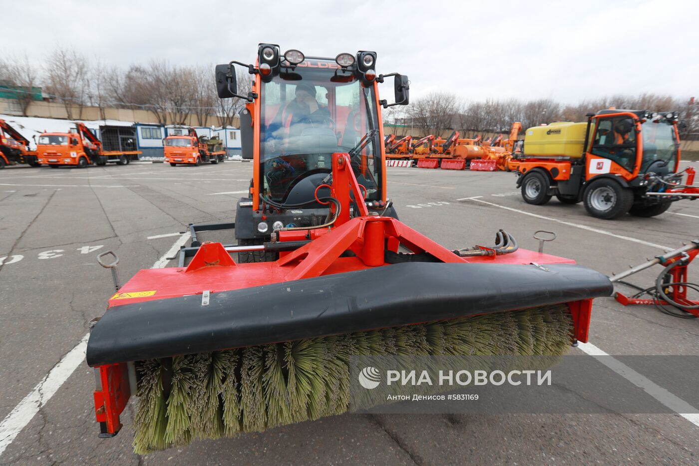 Подготовка коммунальной спецтехники к весенне-летнему сезону