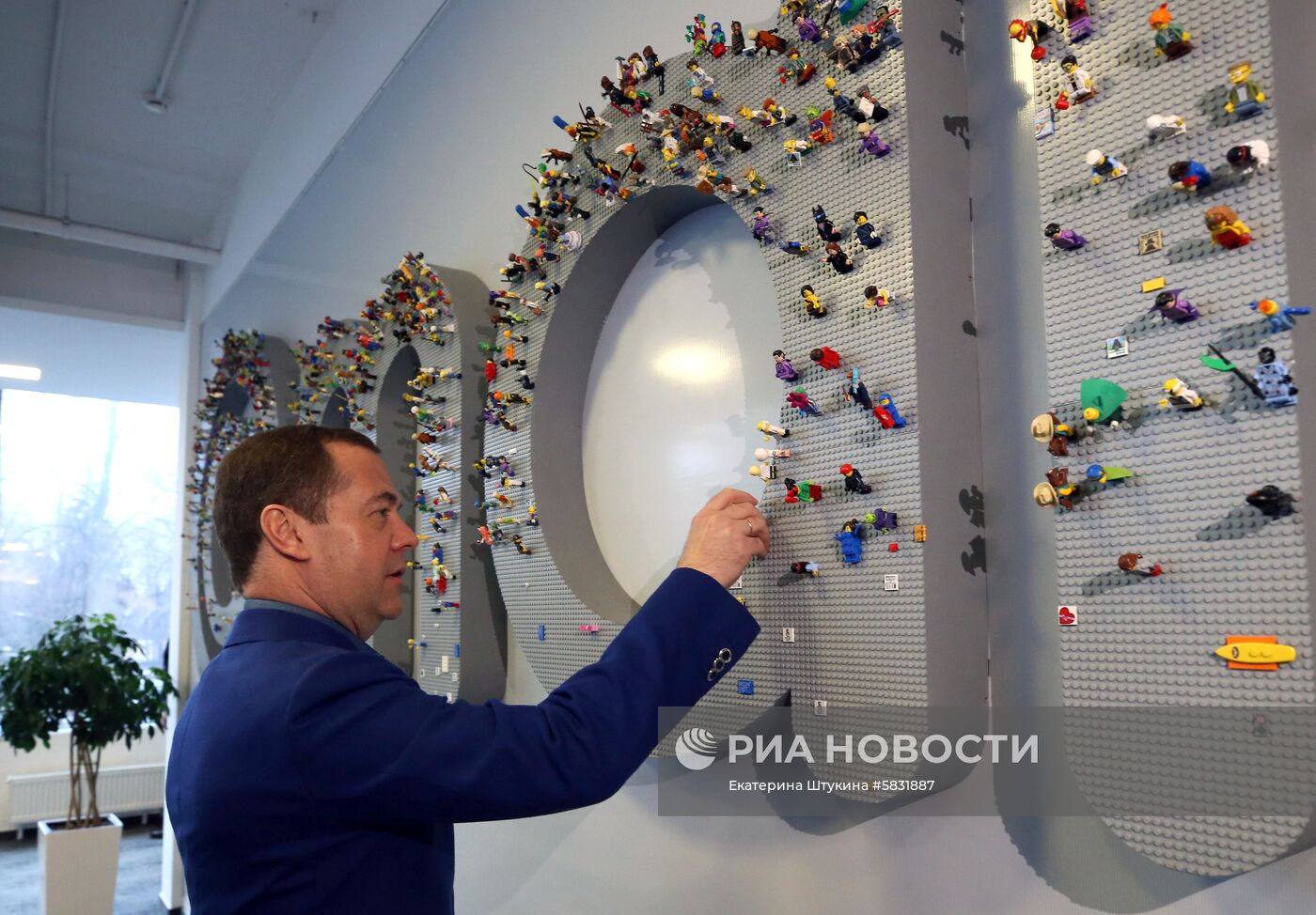 Премьер-министр РФ Д. Медведев посетил офис компании Mail.ru Group