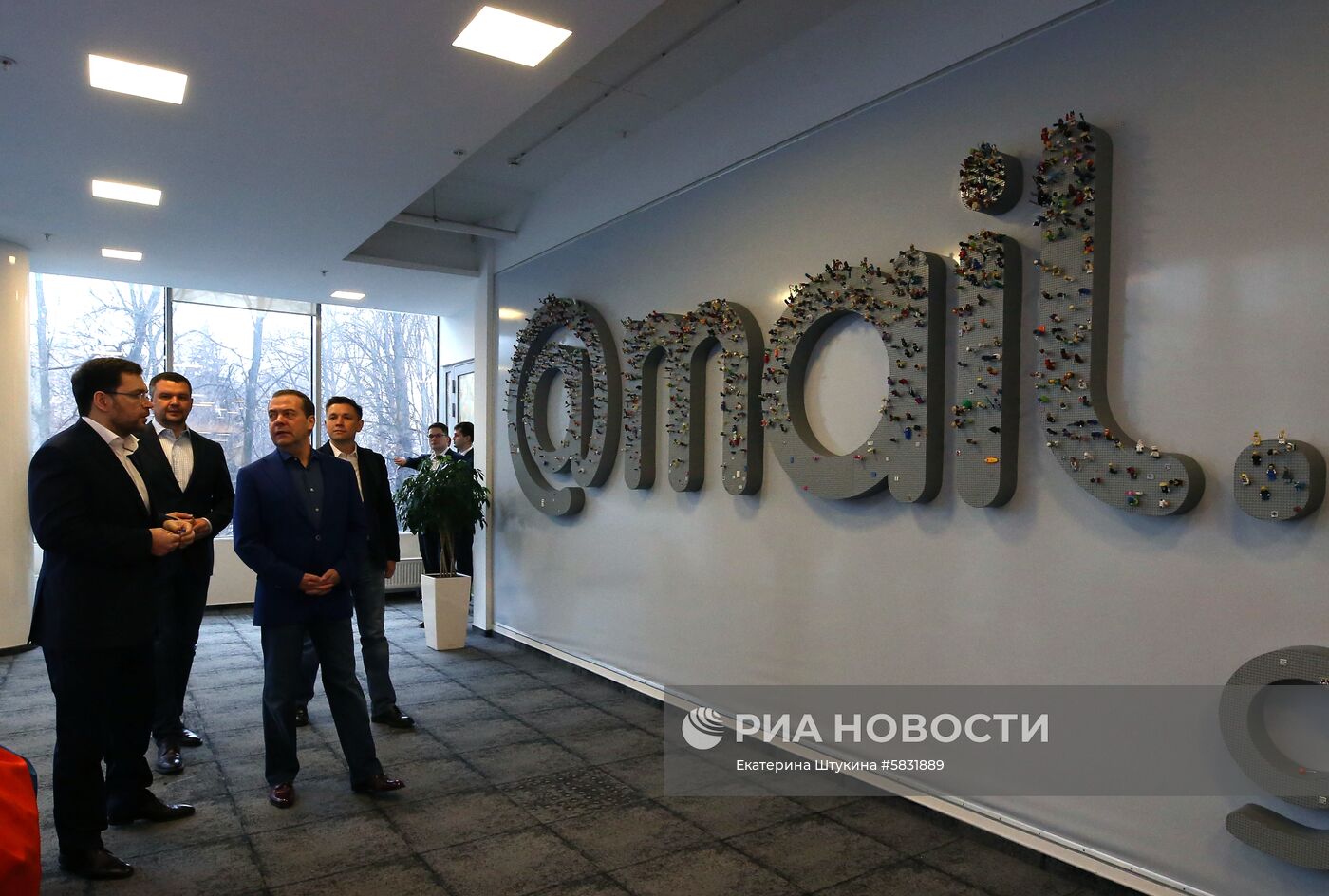 Премьер-министр РФ Д. Медведев посетил офис компании Mail.ru Group