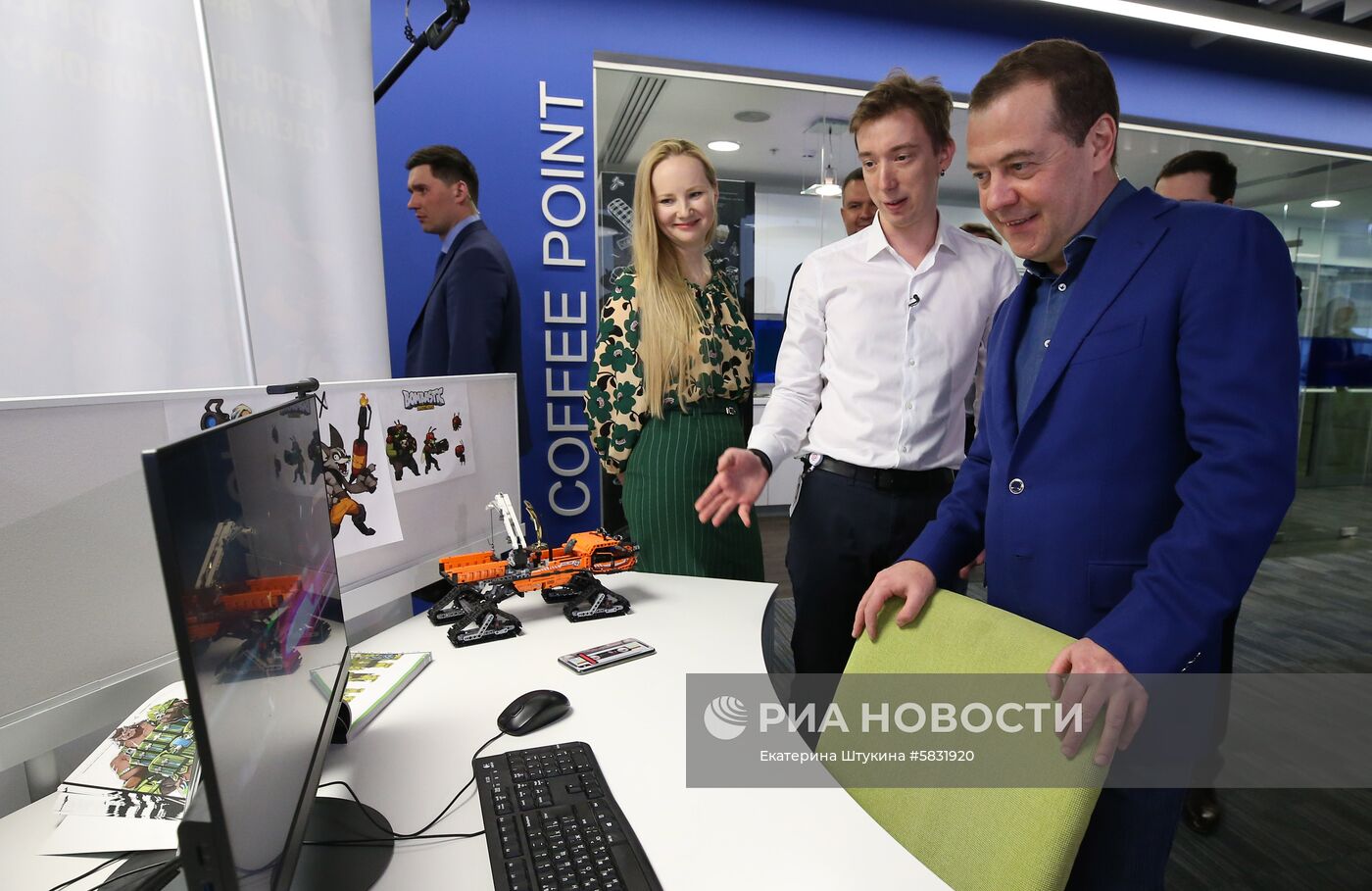 Премьер-министр РФ Д. Медведев посетил офис компании Mail.ru Group