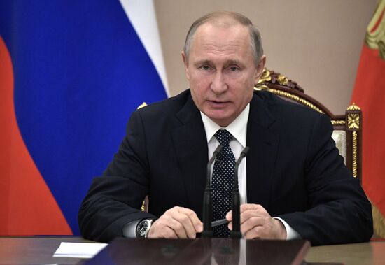 Президент РФ В. Путин провел заседание Совбеза РФ