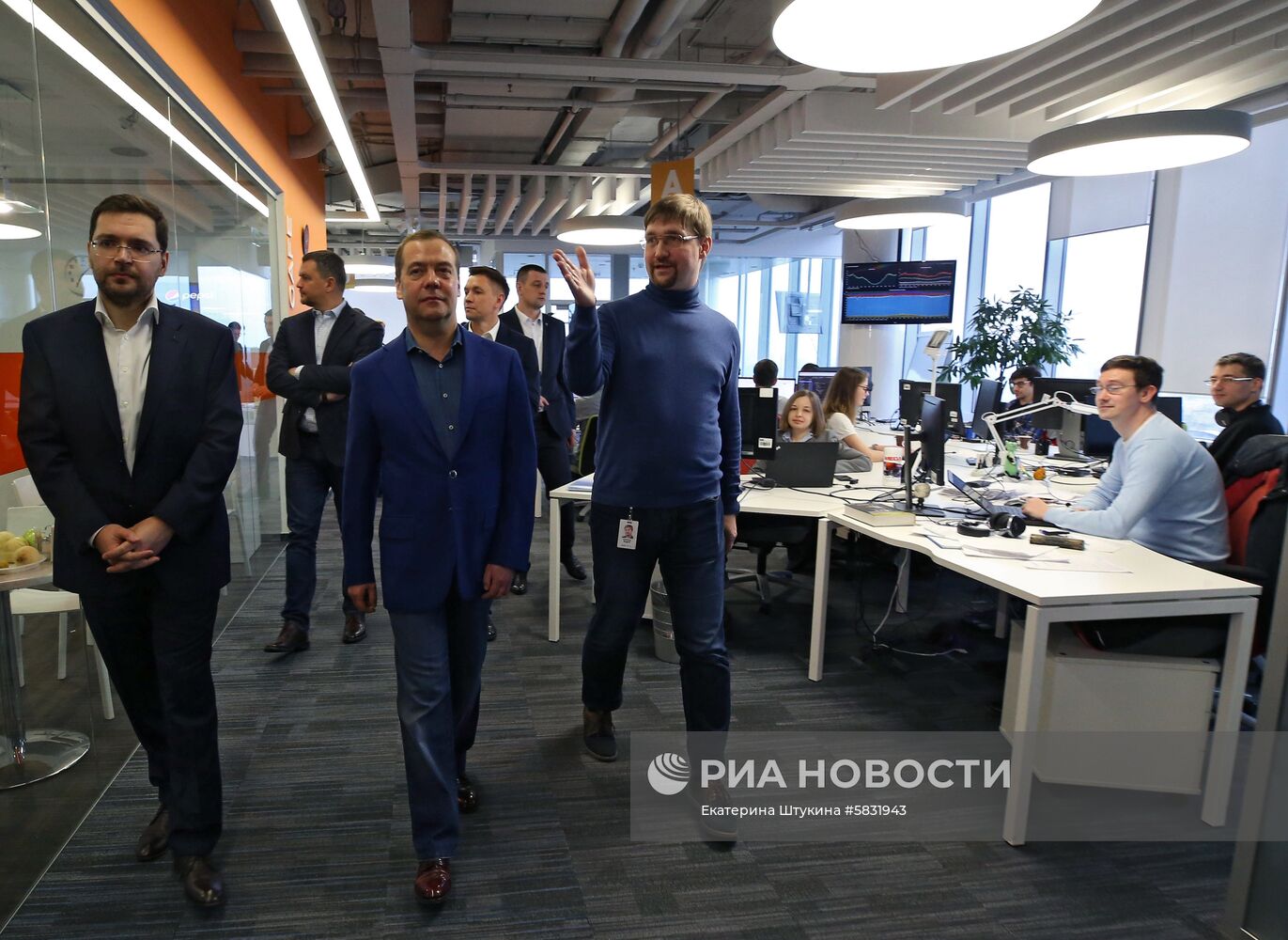 Премьер-министр РФ Д. Медведев посетил офис компании Mail.ru Group