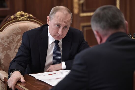 Президент РФ В. Путин провел рабочую встречу с губернатором Вологодской области О. Кувшинниковым