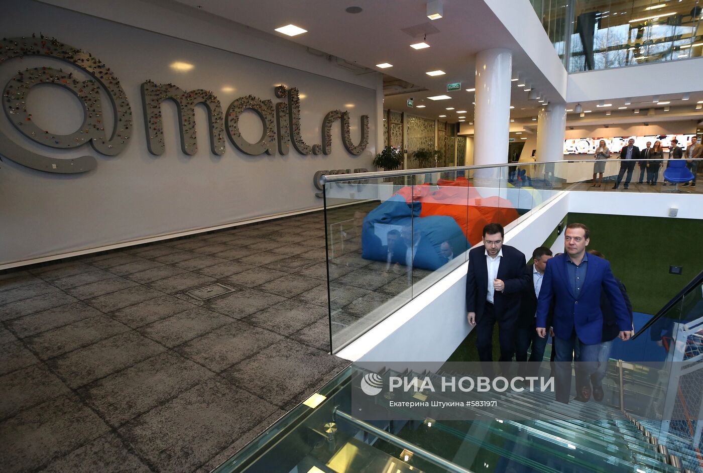 Премьер-министр РФ Д. Медведев посетил офис компании Mail.ru Group