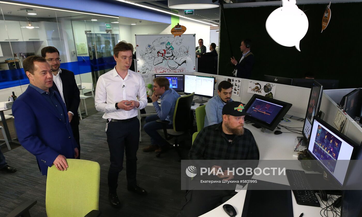 Премьер-министр РФ Д. Медведев посетил офис компании Mail.ru Group