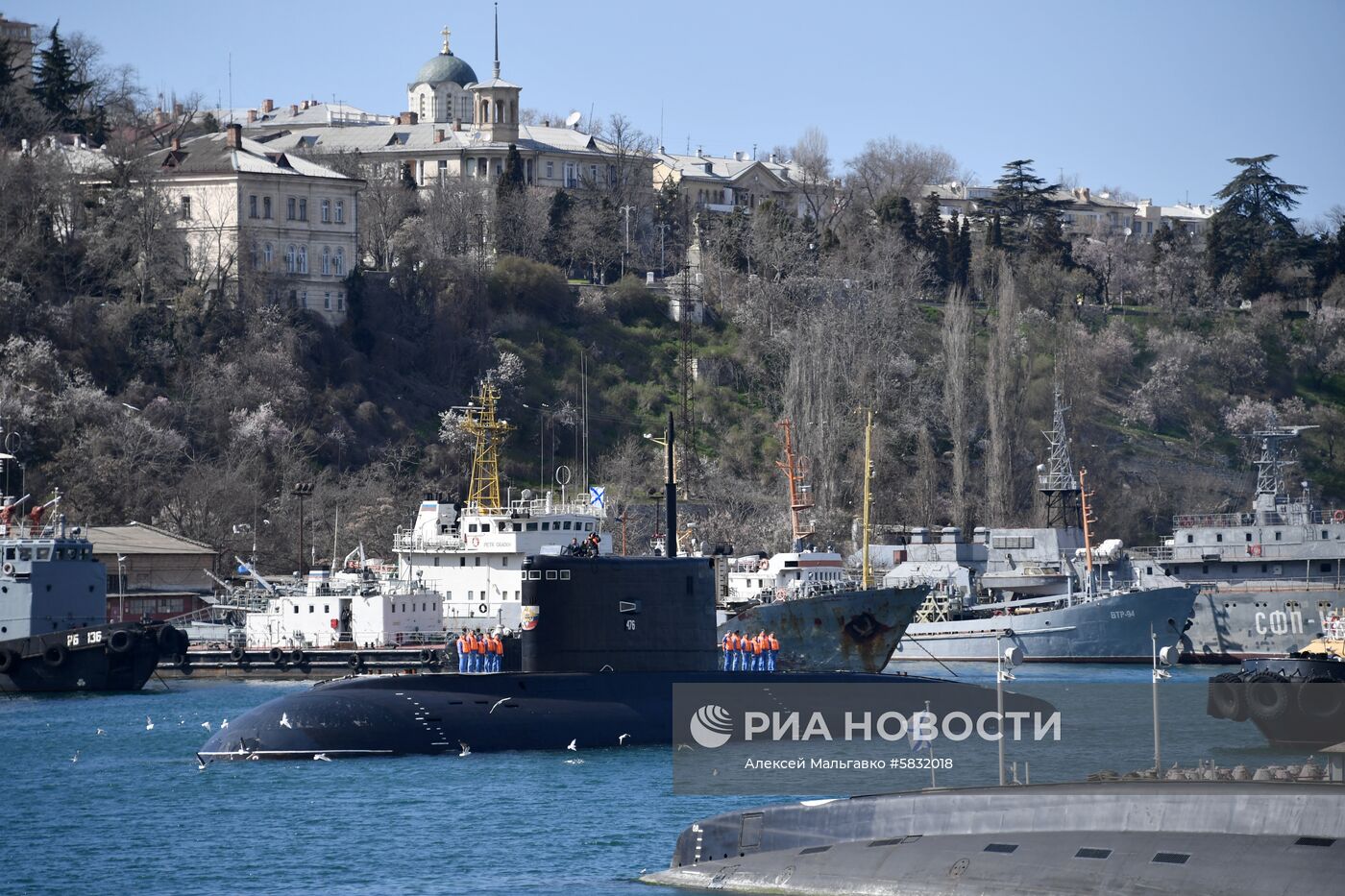 Подлодка «Великий Новгород» впервые прибыла на базу ЧФ в Севастополе