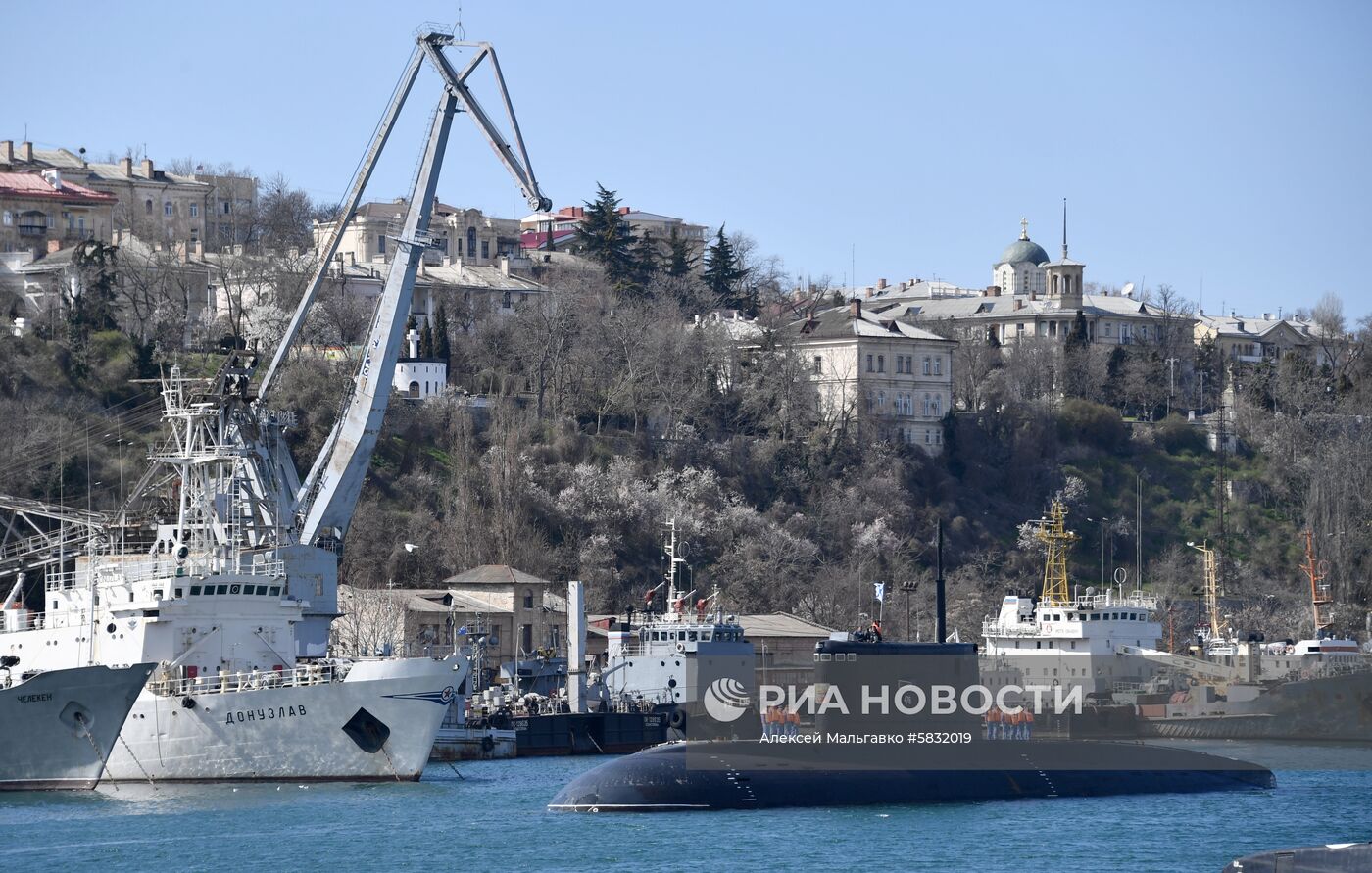 Подлодка «Великий Новгород» впервые прибыла на базу ЧФ в Севастополе