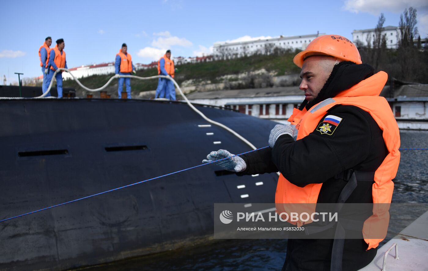 Подлодка «Великий Новгород» впервые прибыла на базу ЧФ в Севастополе