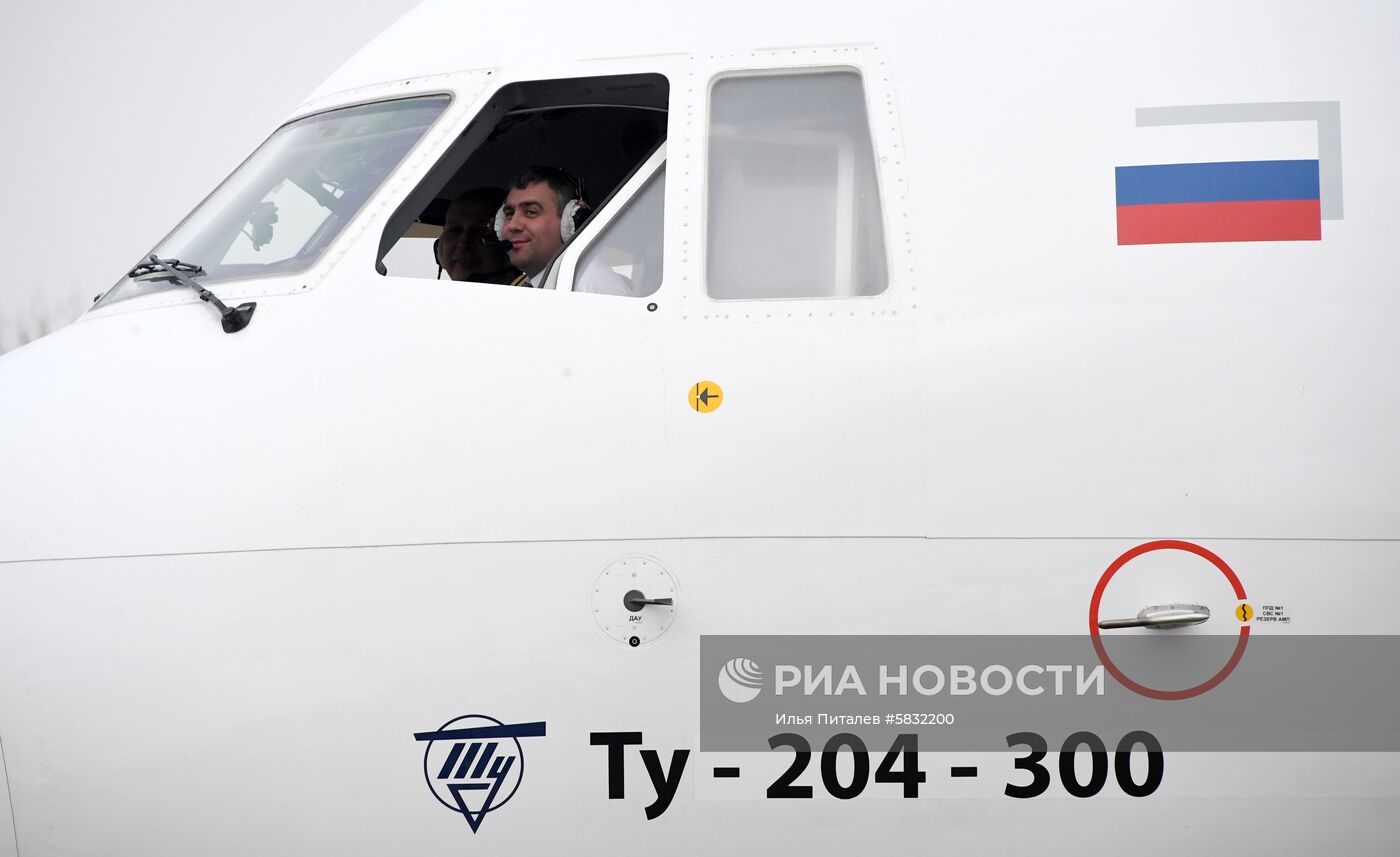 Передача в эксплуатацию самолета Ту-204-300 "Сергей Королев"