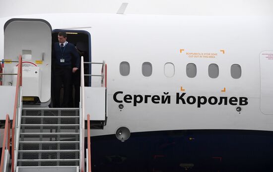 Передача в эксплуатацию самолета Ту-204-300 "Сергей Королев"
