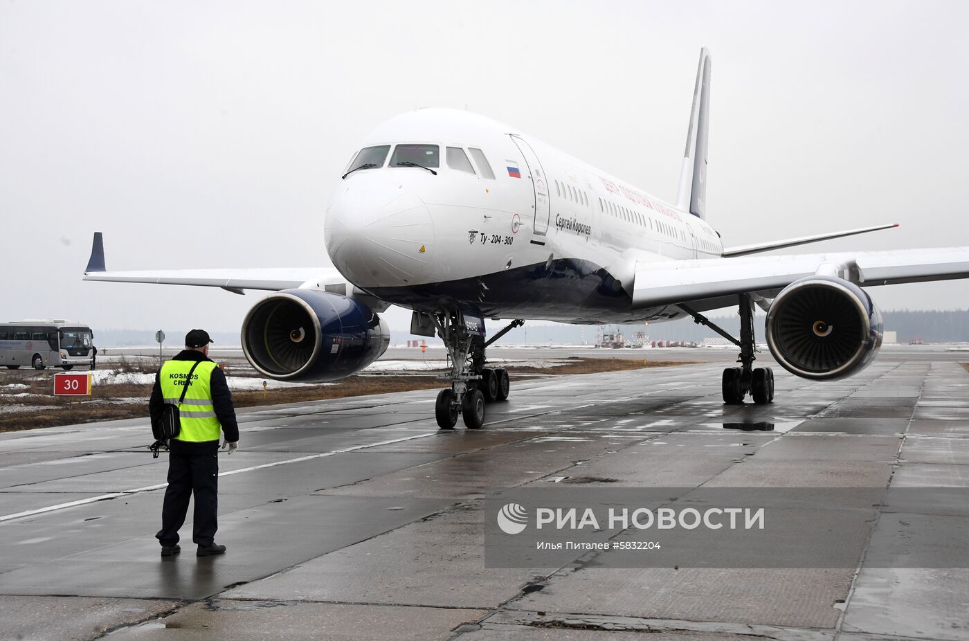 Передача в эксплуатацию самолета Ту-204-300 "Сергей Королев"