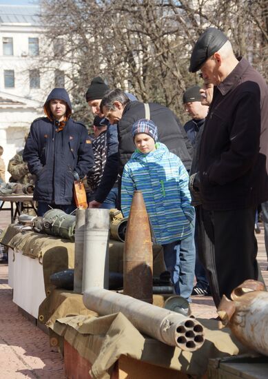 Выставка свидетельств военной агрессии ВСУ открылась в Луганске