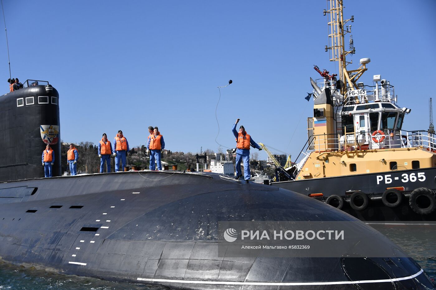 Подлодка «Великий Новгород» впервые прибыла на базу ЧФ в Севастополе