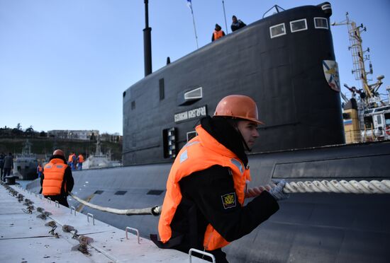 Подлодка «Великий Новгород» впервые прибыла на базу ЧФ в Севастополе