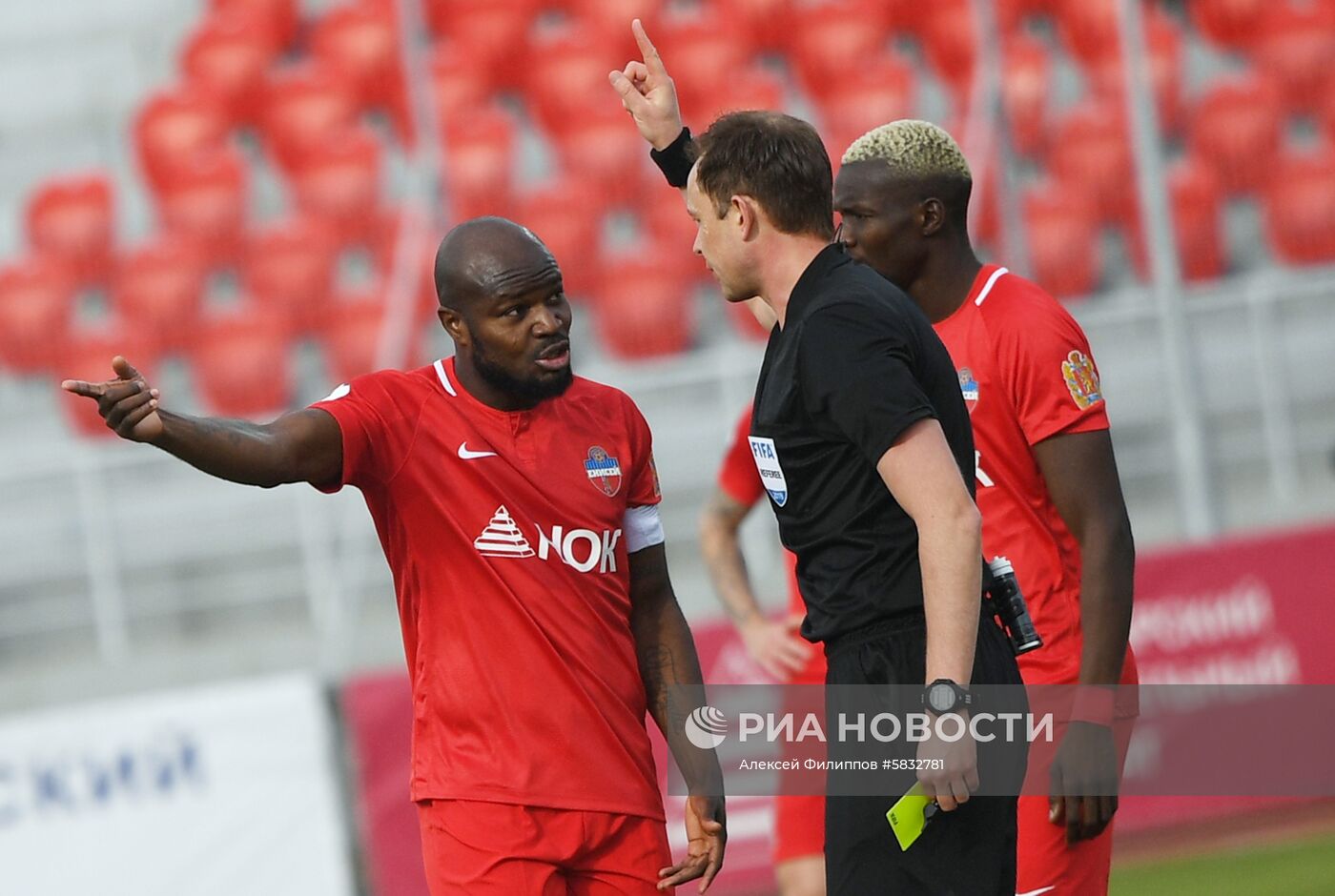 Футбол. РПЛ. Матч "Енисей" - "Рубин"