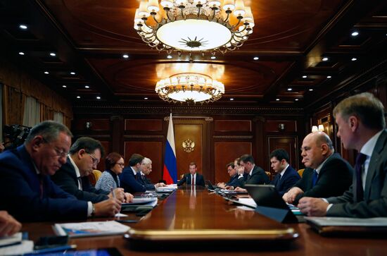 Премьер-министр РФ Д Медведев провёл заседание президиума Совета при президенте РФ по стратегическому развитию и национальным проектам 
