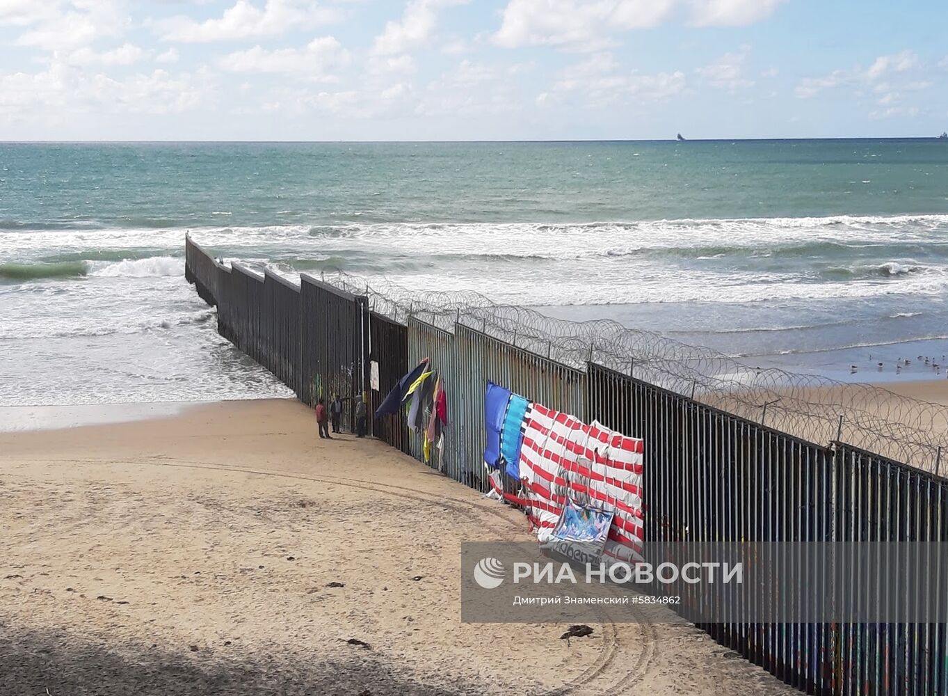 Пограничная стена с США в мексиканской Тихуане 