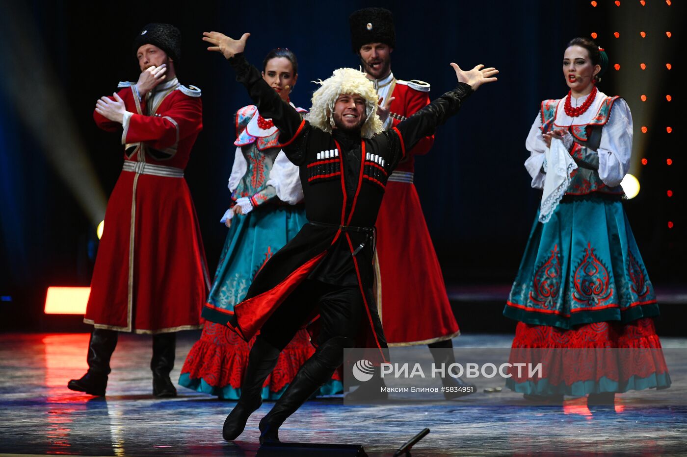 Фестиваль народного искусства "Танцуй и пой, моя Россия!"