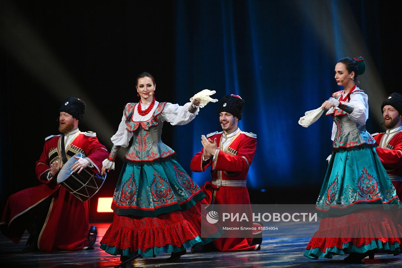Фестиваль народного искусства "Танцуй и пой, моя Россия!"