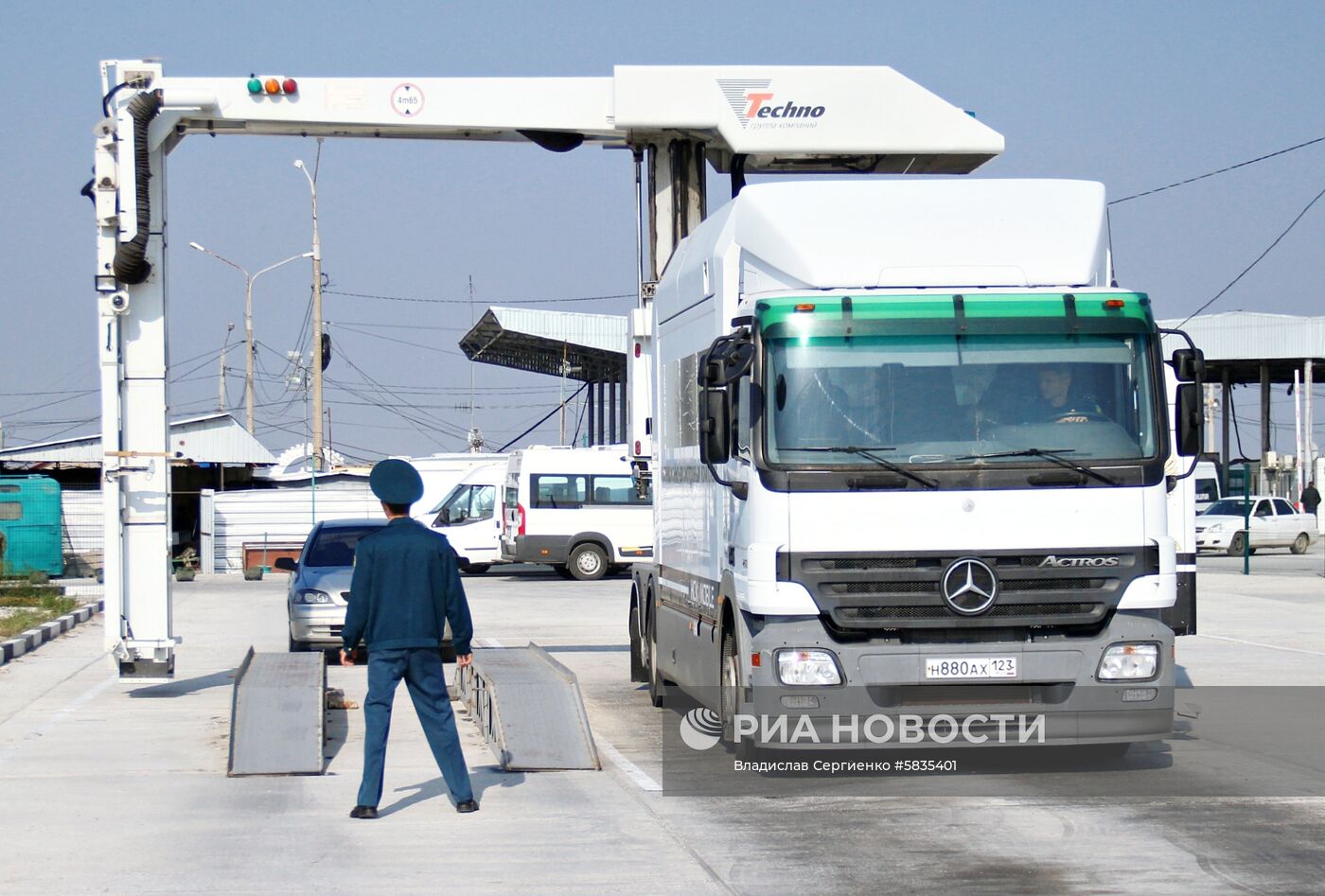 Автомобильный пункт пропуска "Джанкой" на российско-украинской границе