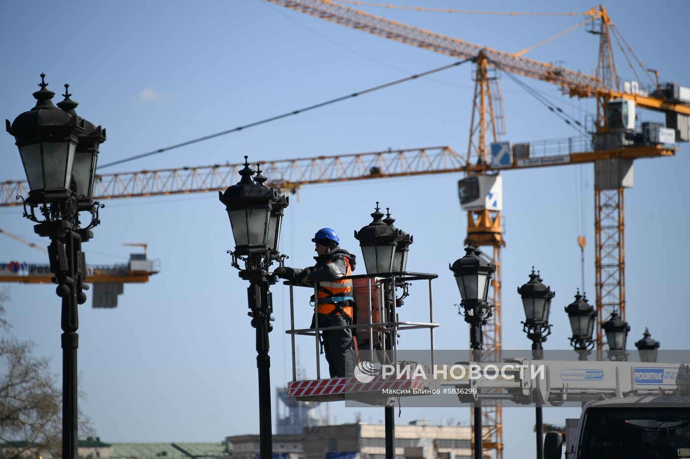 Подготовка объектов городского освещения к весенне-летнему сезону