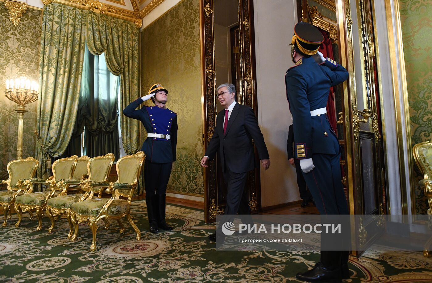 Президент РФ В. Путин встретился с президентом Казахстана К.-Ж. Токаевым