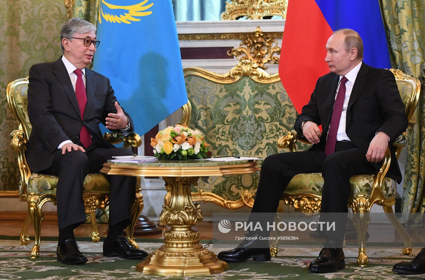 Президент РФ В. Путин встретился с президентом Казахстана К.-Ж. Токаевым