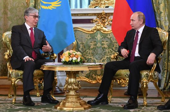 Президент РФ В. Путин встретился с президентом Казахстана К.-Ж. Токаевым