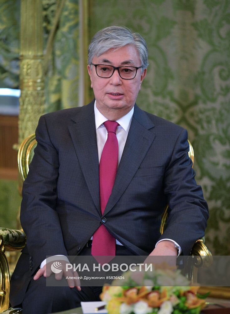 Президент РФ В. Путин встретился с президентом Казахстана К.-Ж. Токаевым