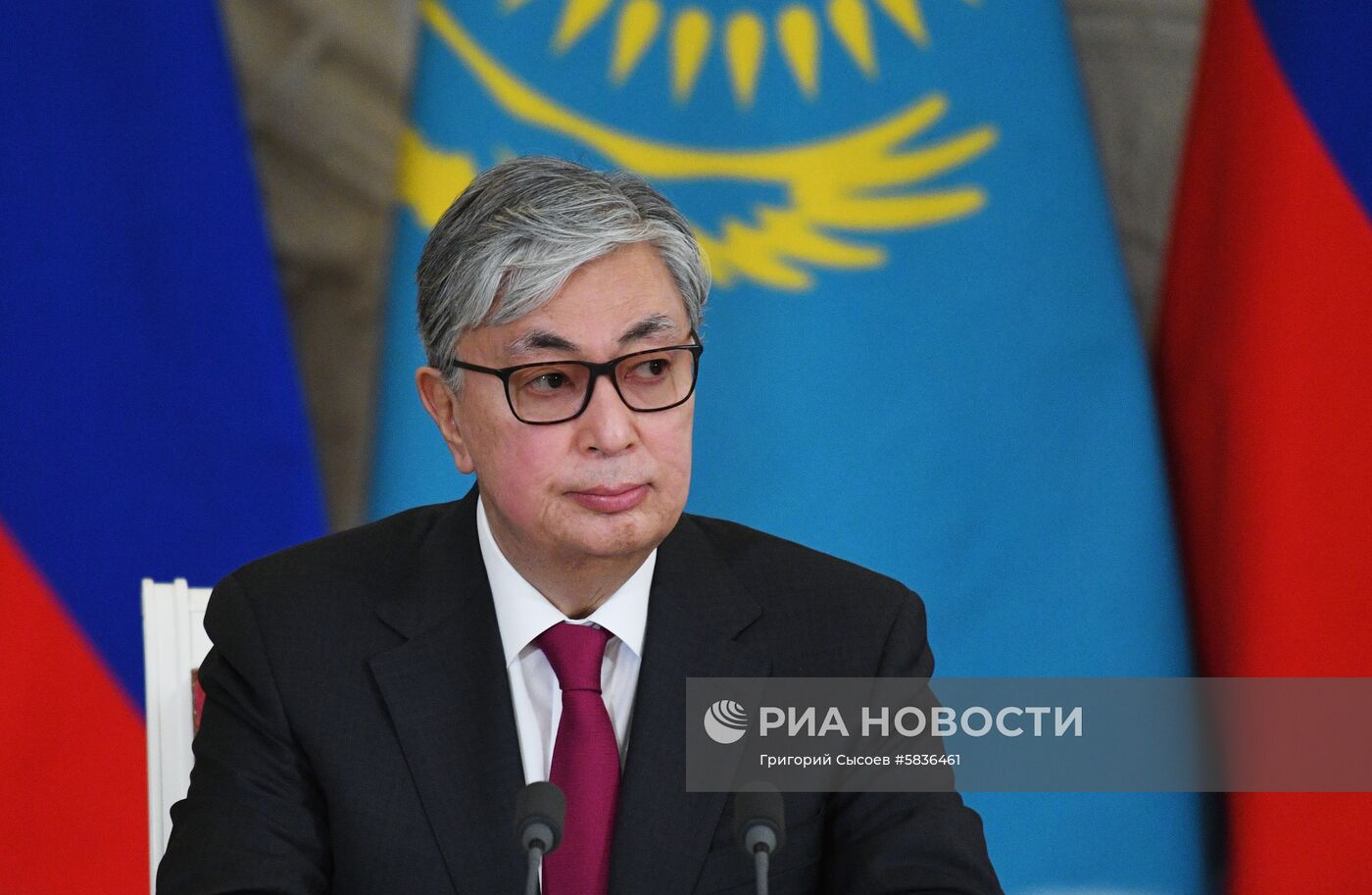 Президент РФ В. Путин встретился с президентом Казахстана К.-Ж. Токаевым