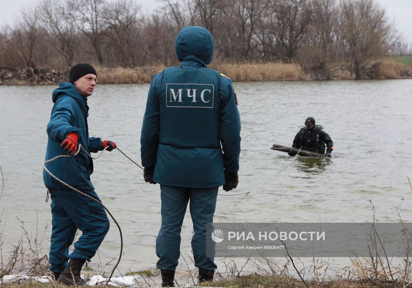 Работы по разминированию поселка Зеркальное в Донецкой области