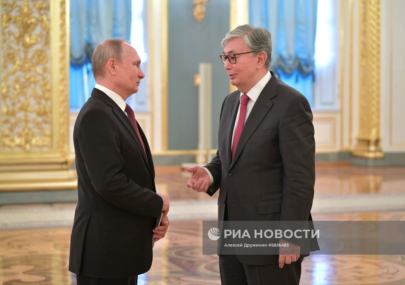 Президент РФ В. Путин встретился с президентом Казахстана К.-Ж. Токаевым