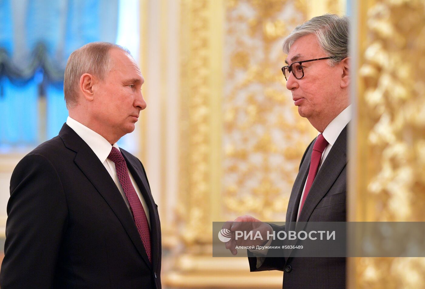 Президент РФ В. Путин встретился с президентом Казахстана К.-Ж. Токаевым