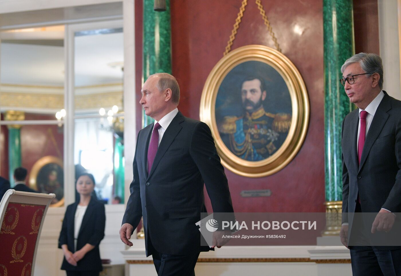 Президент РФ В. Путин встретился с президентом Казахстана К.-Ж. Токаевым