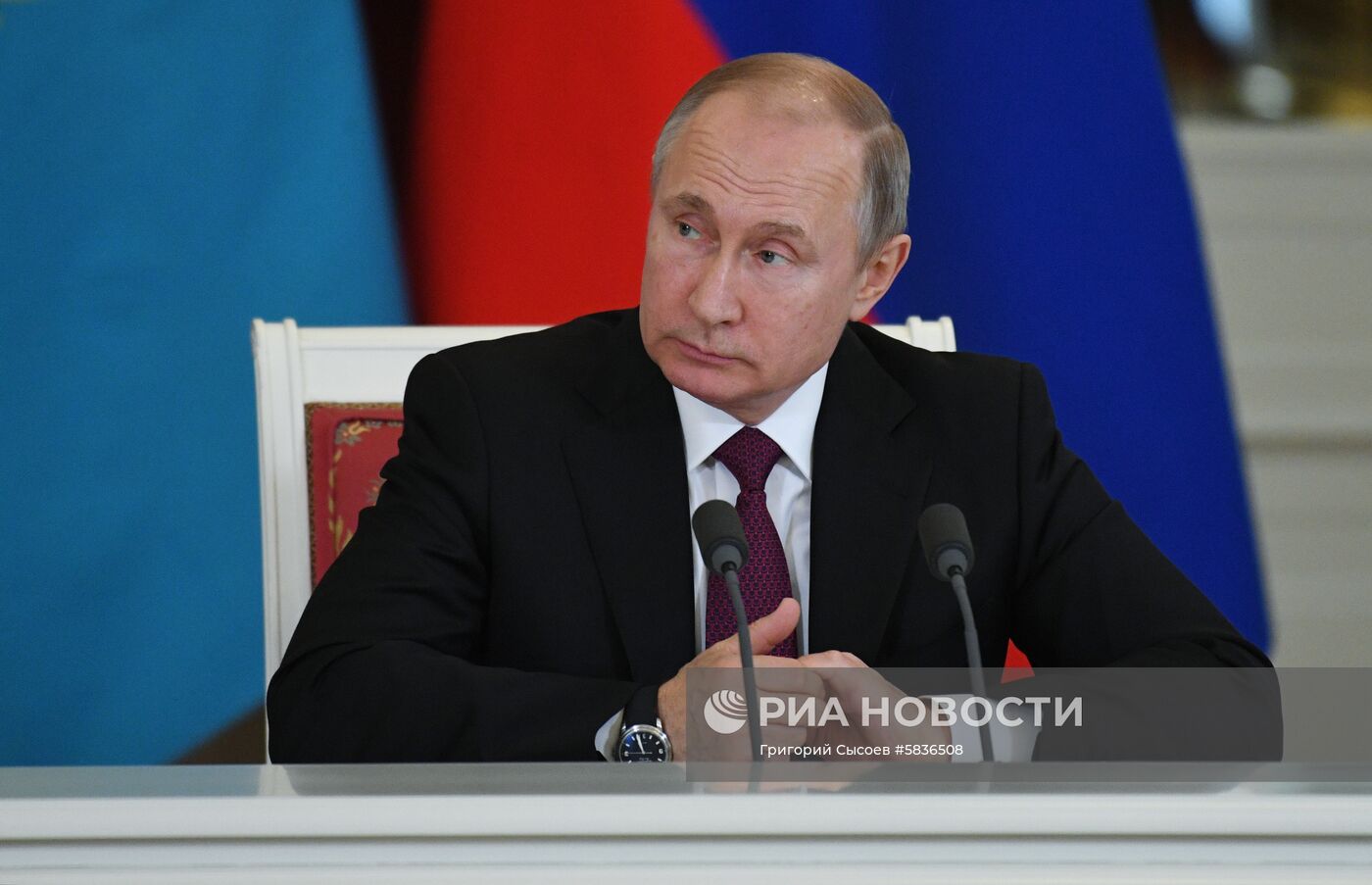 Президент РФ В. Путин встретился с президентом Казахстана К.-Ж. Токаевым