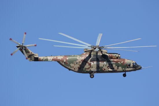 Презентация тяжелого военно-транспортного вертолета Ми-26Т2В в Подмосковье