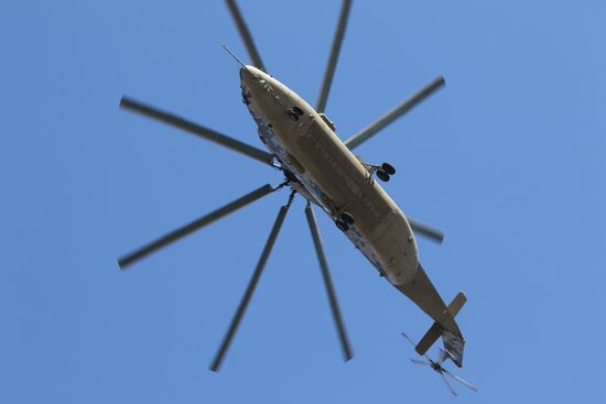 Презентация тяжелого военно-транспортного вертолета Ми-26Т2В в Подмосковье