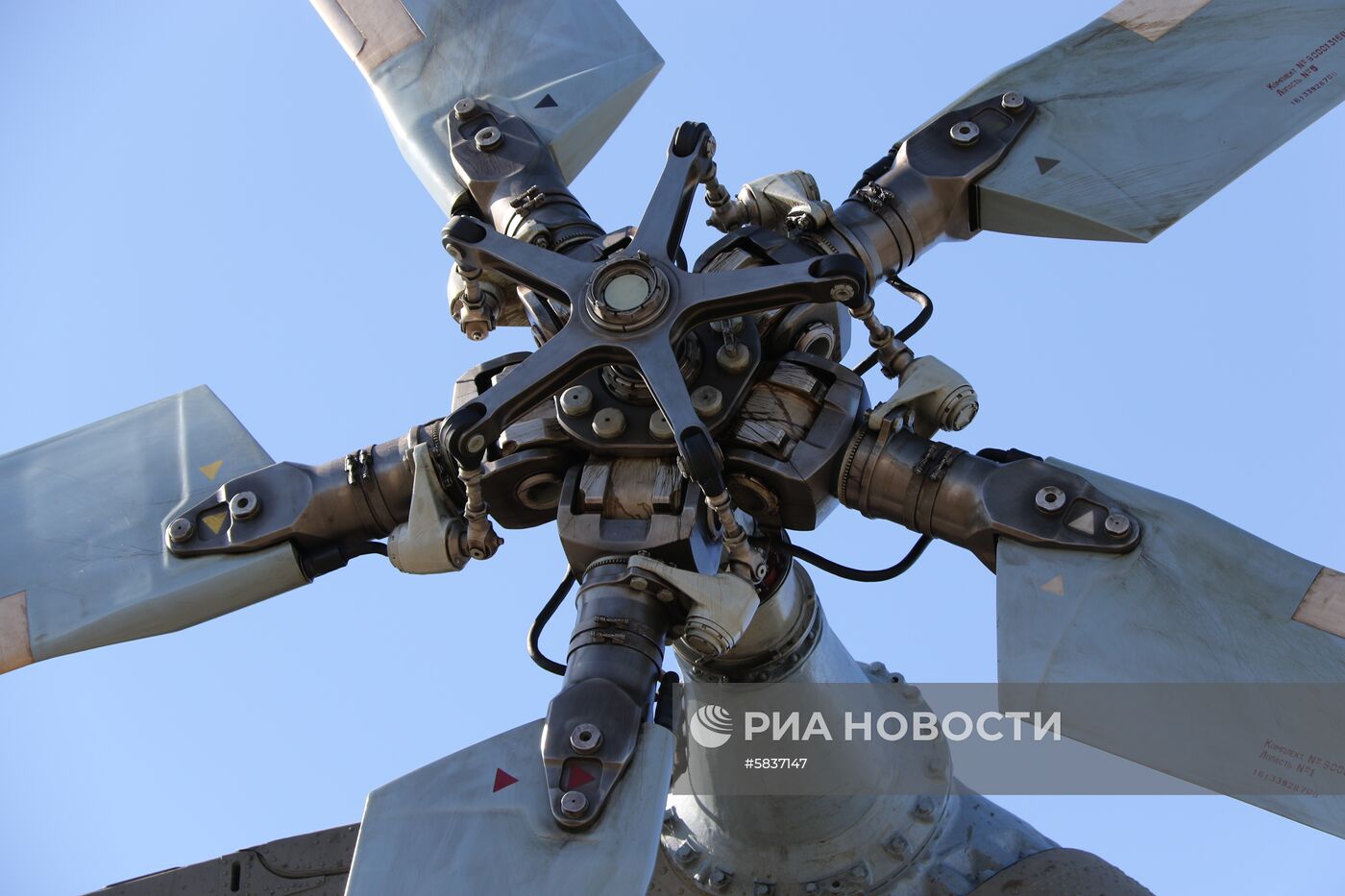 Презентация тяжелого военно-транспортного вертолета Ми-26Т2В в Подмосковье