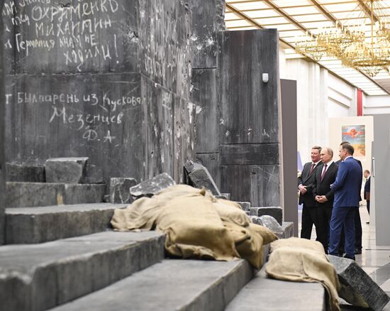 Президент РФ В. Путин принял участие в торжественном открытии всероссийской акции "Вахта памяти"