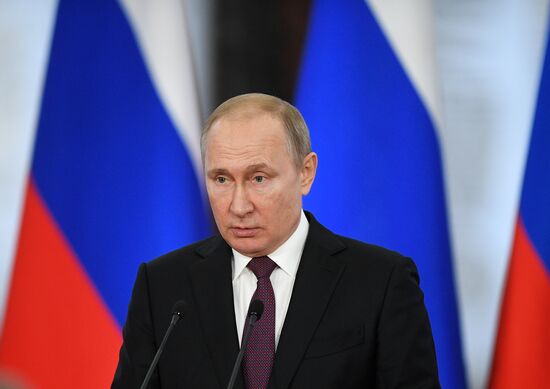 Президент РФ В. Путин принял участие в торжественном открытии всероссийской акции "Вахта памяти"