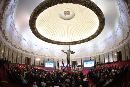 Президент РФ В. Путин принял участие в торжественном открытии всероссийской акции "Вахта памяти"