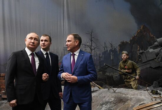 Президент РФ В. Путин принял участие в торжественном открытии всероссийской акции "Вахта памяти"