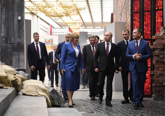 Президент РФ В. Путин принял участие в торжественном открытии всероссийской акции "Вахта памяти"