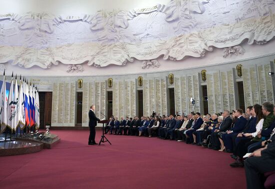 Президент РФ В. Путин принял участие в торжественном открытии всероссийской акции "Вахта памяти"