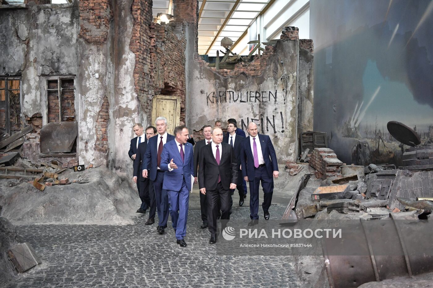 Президент РФ В. Путин принял участие в торжественном открытии всероссийской акции "Вахта памяти"