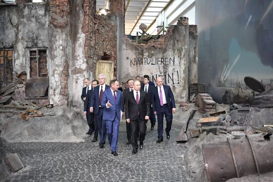 Президент РФ В. Путин принял участие в торжественном открытии всероссийской акции "Вахта памяти"