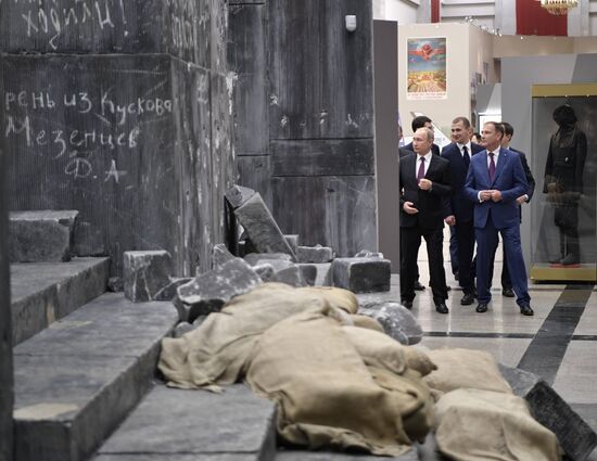 Президент РФ В. Путин принял участие в торжественном открытии всероссийской акции "Вахта памяти"