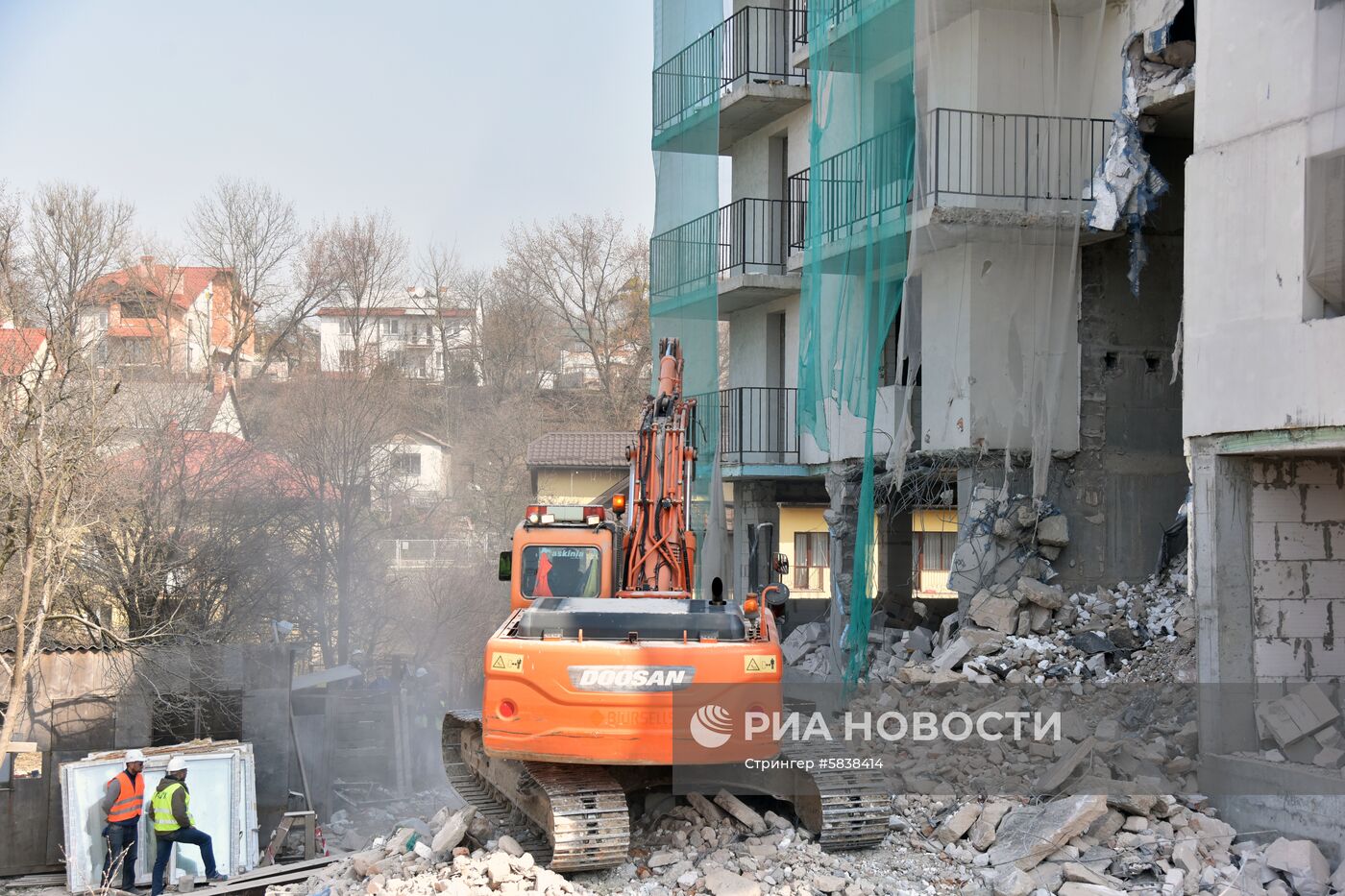 Снос незаконных построек во Львове