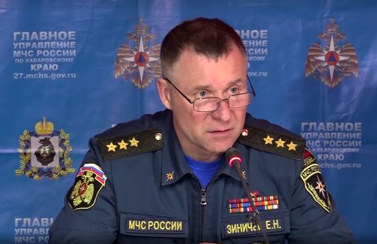 Глава МЧС России Е. Зиничев осмотрел место схода грунта на русло реки Бурея