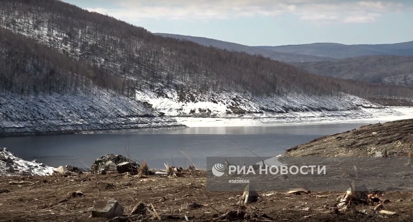 Глава МЧС России Е. Зиничев осмотрел место схода грунта на русло реки Бурея